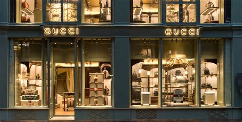 geschiedenis van gucci|Gucci store locations.